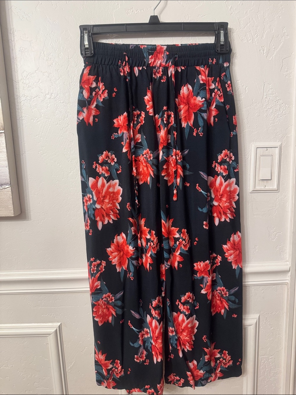 NWOT Chelsea & Theodore Maxi Wide Leg Pants with Red Floral Print